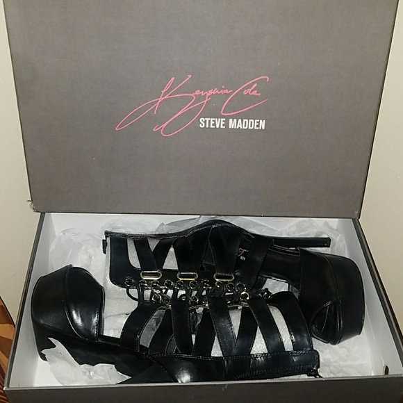 Shoes - Picture 4 of 4